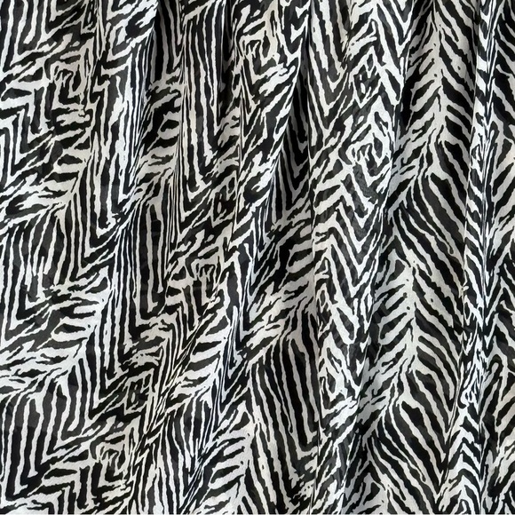 Allen B Schwartz Asymmetrical Black and White Dress. Size 6 - Picture 13 of 16